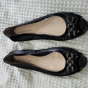 Adrienne Vittadini Peep Toe Black Flats W/Patent & Gunmetal Chain Trim Size 10